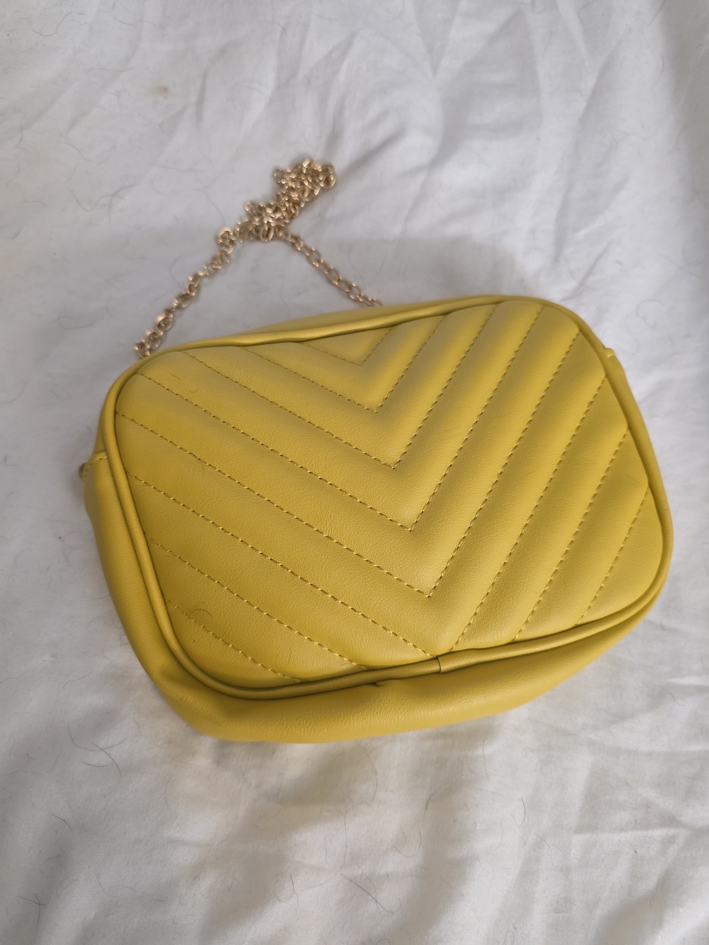 SHEIN Yellow Quilted Chevron Crossbody with Gold Chain